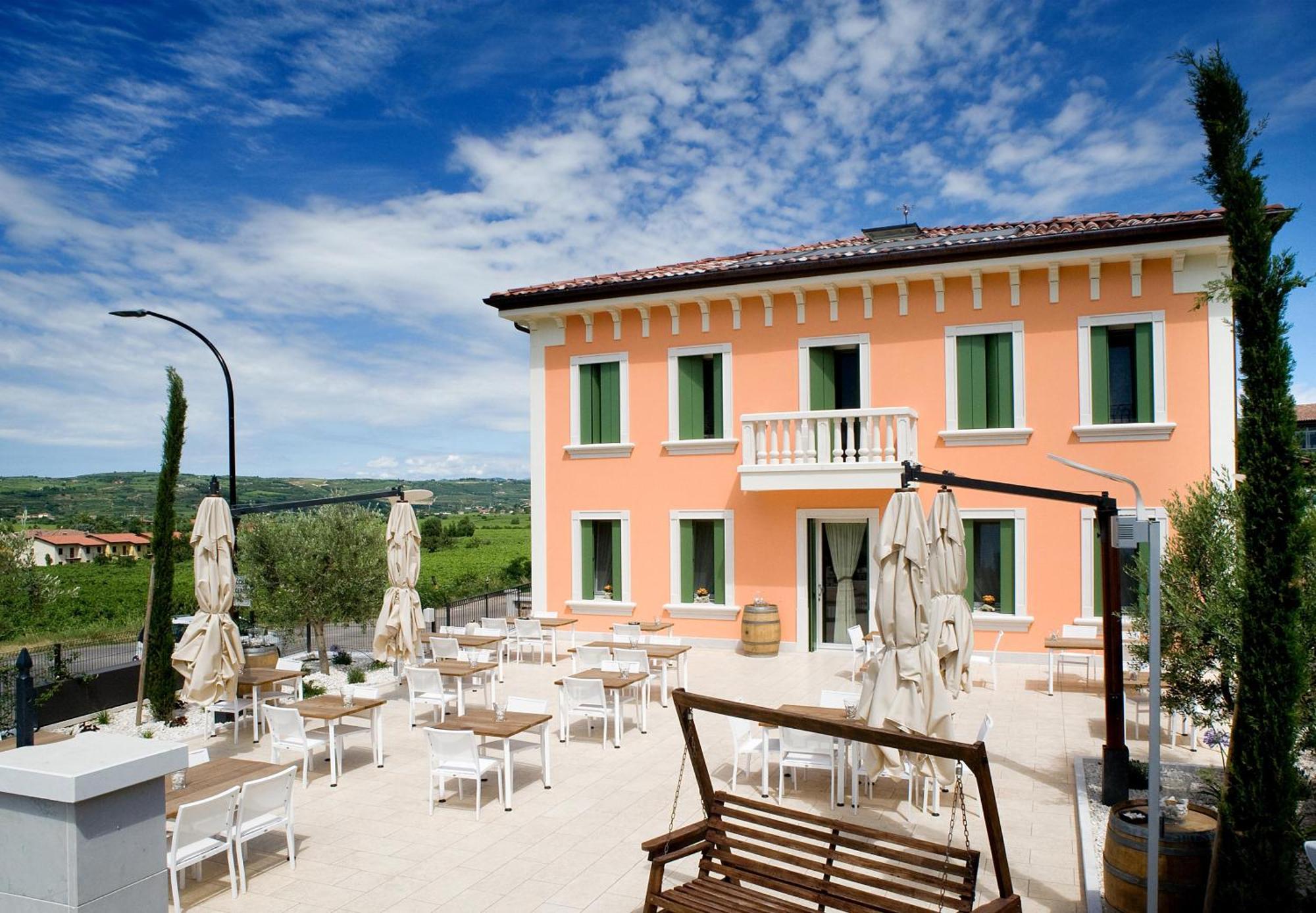 Locanda Ai Capitelli Snc Di Fiumicetti Andrea Bed & Breakfast Soave  Exterior photo