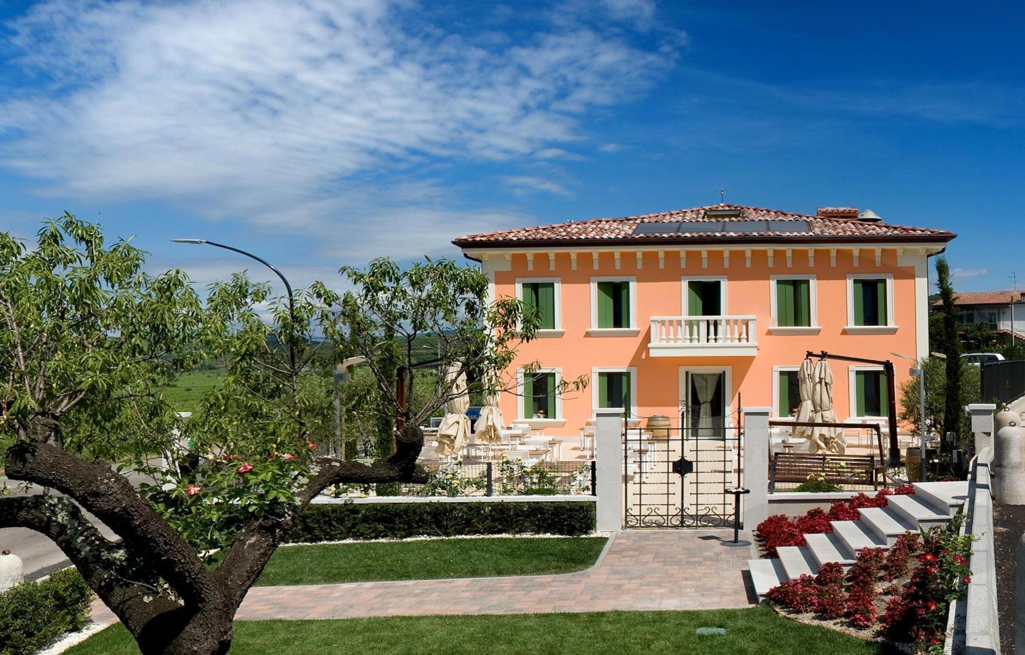 Locanda Ai Capitelli Snc Di Fiumicetti Andrea Bed & Breakfast Soave  Exterior photo