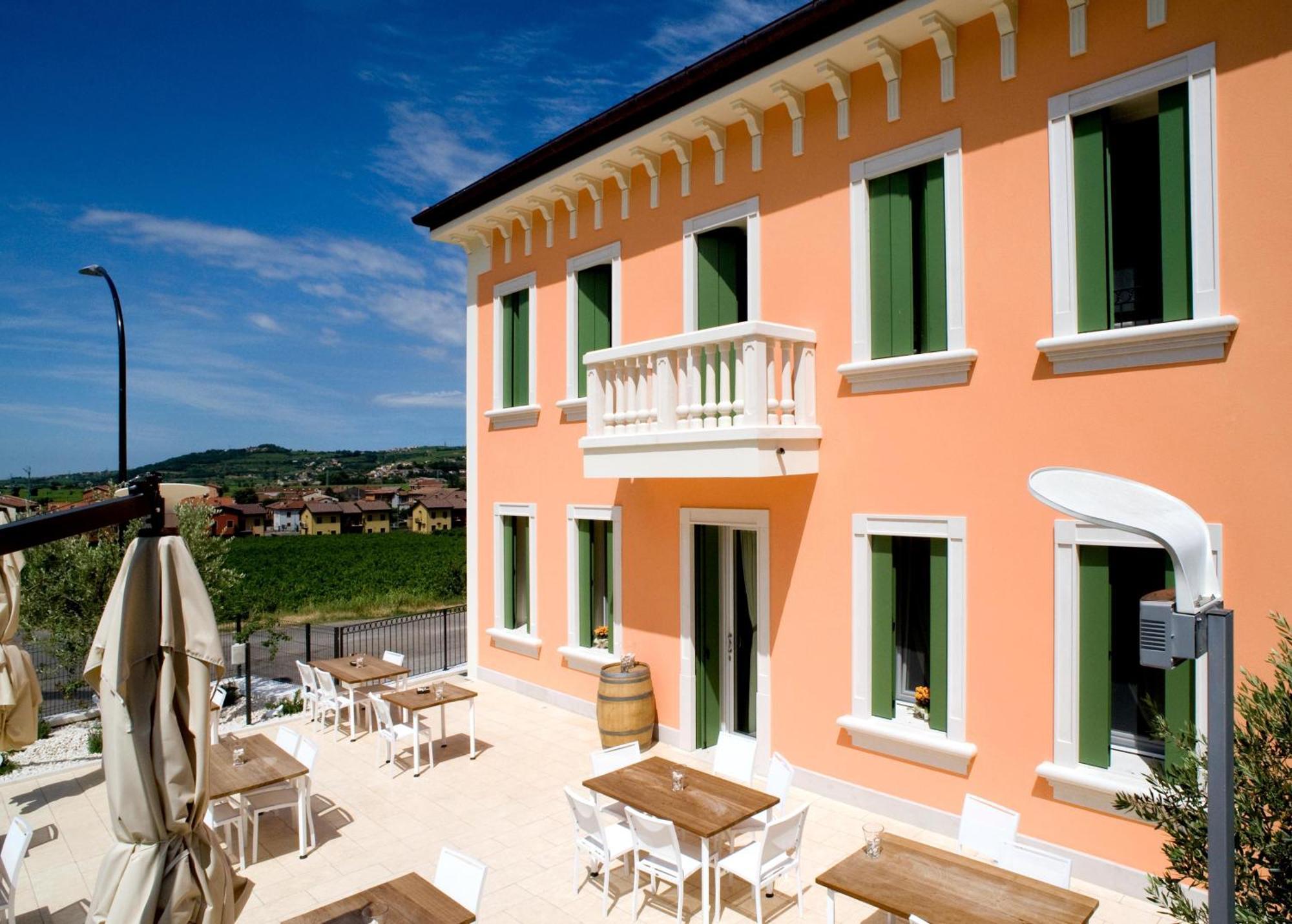 Locanda Ai Capitelli Snc Di Fiumicetti Andrea Bed & Breakfast Soave  Exterior photo