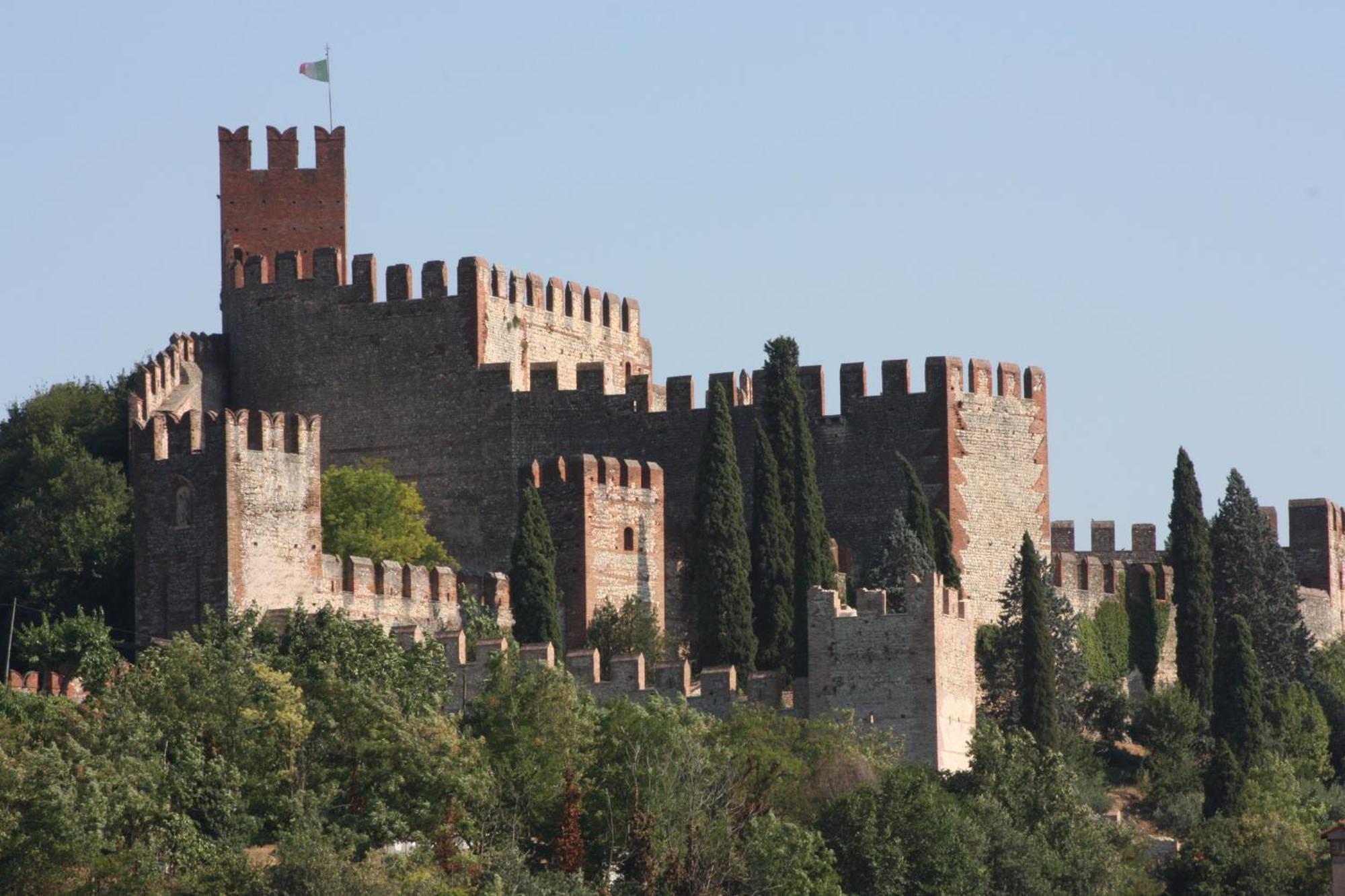 Locanda Ai Capitelli Snc Di Fiumicetti Andrea Bed & Breakfast Soave  Exterior photo